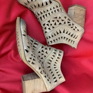 SOFFT booties champagne leather cut out